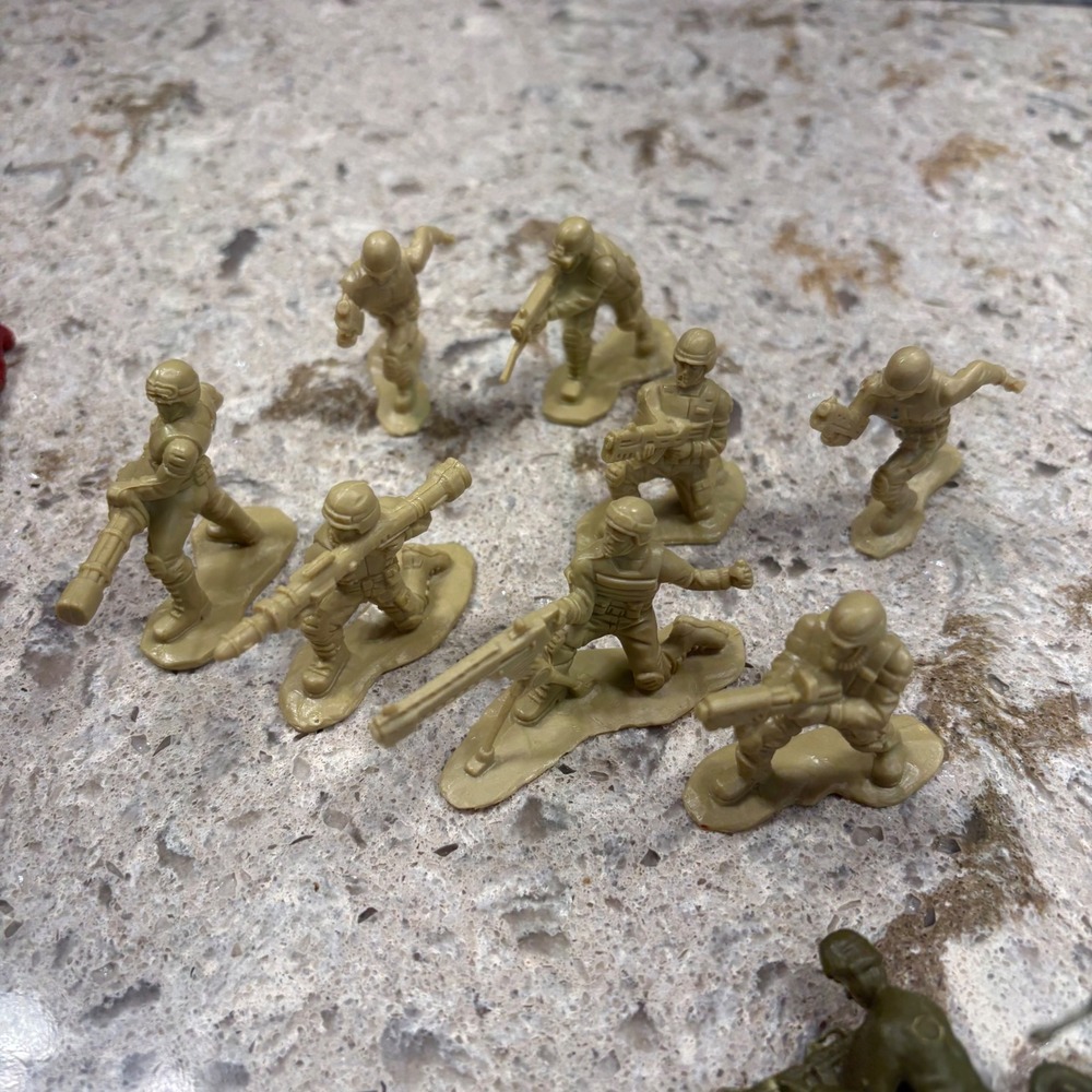 Lot of 56 Toy Soldiers Action Figures Army Men Red Tan Green Tan Figures - Picture 5 of 14